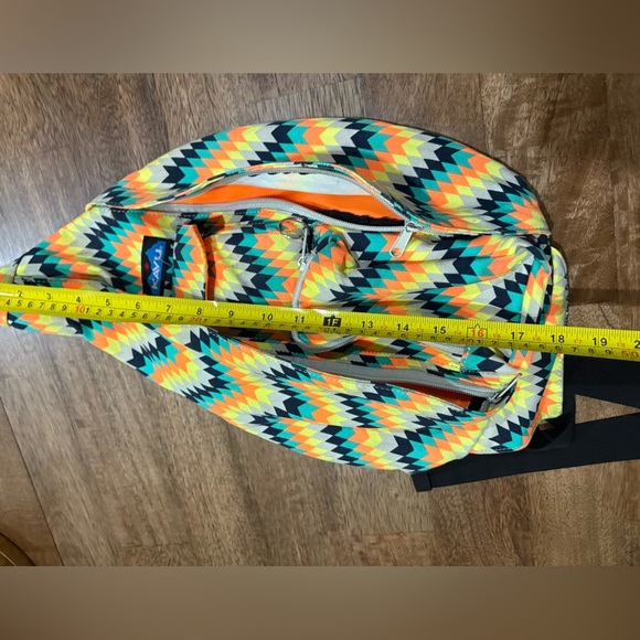 KAVU bag. Backpack Crossbody Purse Sling. Chevron pattern. Outdoor activities. - Picture 8 of 8